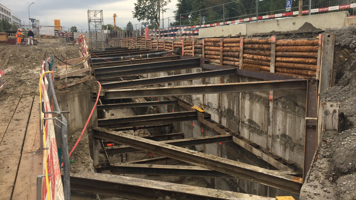 Construction pit for tunnel link